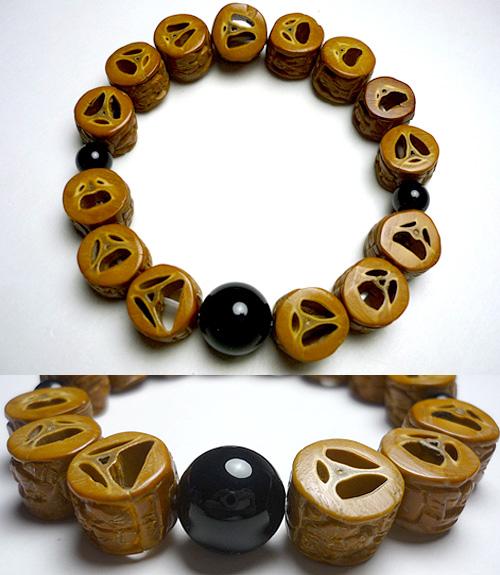 オリーブ楽割（ラクワリ）羅漢彫り 腕輪 ブラックオニキス仕立ての通販