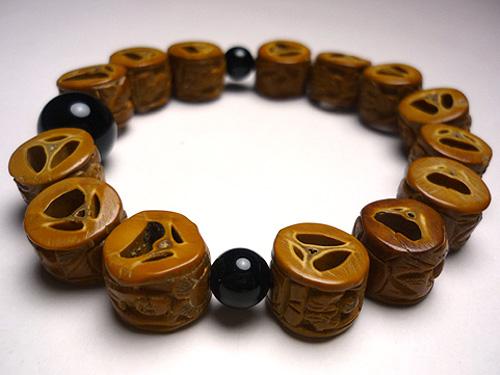 オリーブ　羅漢彫り　念珠 浄土真宗 数珠 男性用 羅漢彫り 桃実 虎目石 紐房 - 数珠 京念珠