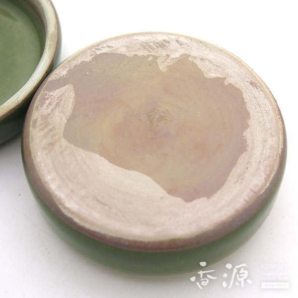 ・渓山作　天龍寺　青磁香合　共箱　直径7cm H4-0507① 渓山作 天龍寺 青磁香合 共箱 直径7cm H4-0507① - メルカリ